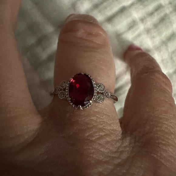 Gorgeous Sterling ring with LC Ruby and diamond CZ accents - Picture 4 of 4